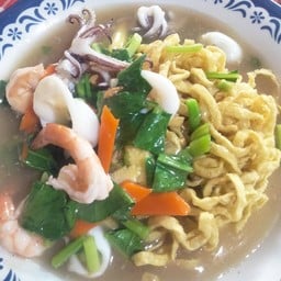 ราดหน้า หมี่กรอบทะเล