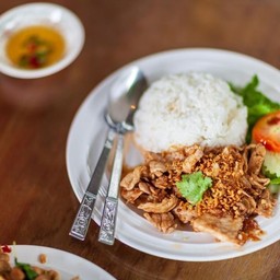 ข้าว ไก่ชิ้นกระเทียม