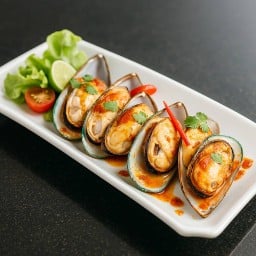 หอยแมลงภู่อบชีสซอสต้มยำ