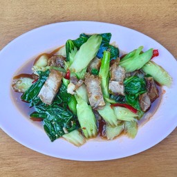 คะน้าหมูกรอบ