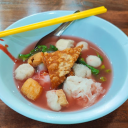 เส้นใหญ่เย็นตาโฟพิเศษ