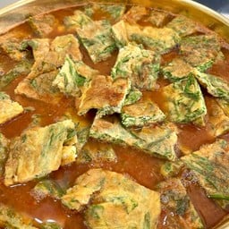 แกงส้มชะอมไข่