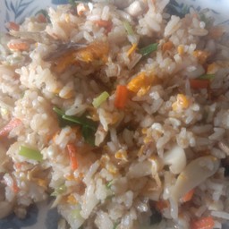 ข้าวผัดน้ำพริกกะปิ ใส่ปลาทู