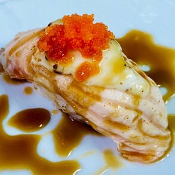 Salmon cheese sushi ( 2 คำ )
