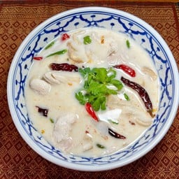 ต้มข่าไก่