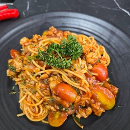 สปาเก็ตตี้ผัดซอสมะเขือเทศ