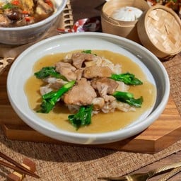 C2. ราดหน้าหมู