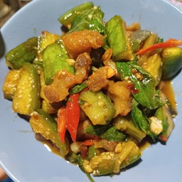 มะเขือยาวผัด หมูสามชั้น