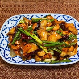 ไก่ผัดเม็ดมะม่วง