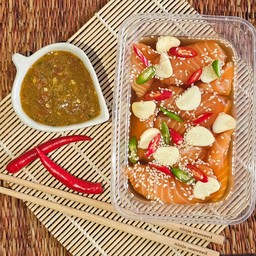 แซลมอนดองน้ำปลา [แบบน้ำ] 150g-น้ำจิ้ม1