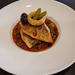 สเต็กปลากระพงสมุนไพรสไตล์ฝรั่งเศส (Sea bass Spicy Tomato Provence Herb)