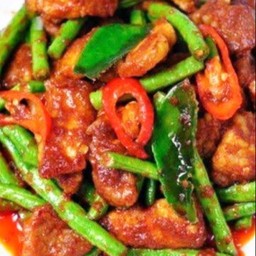 ผัดพริกแกงหมู ไก่