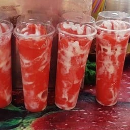 สตอเบอรี่ปั่น โยเกิร์ต