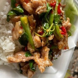 กะเพราหมูหมัก