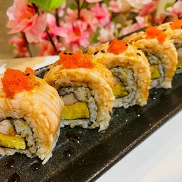 Salmon aburi roll
