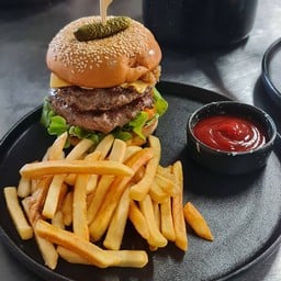 เบอร์เกอร์ดับเบิ้ลเนื้อวากิว (Double Wagyu Beef Burger 150g)