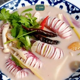 ต้มข่าหมึกไข่