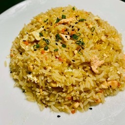 ข้าวผัดแซลมอน