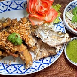 ปลากระพง ทอดน้ำปลา