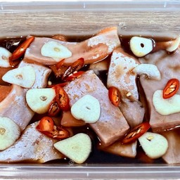 แซลมอนดองเนื้อบราว(เนื้อส่วนติดหนัง)