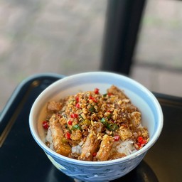 หมูกรอบคั่วพริกเกลือ