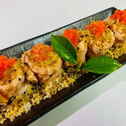 แซลมอน กึงกัง aburi sushi  5 pcs