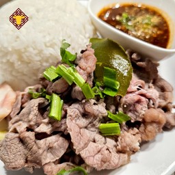 ข้าวเนื้อไทยวากิวน่องลายลวกจิ้มกับน้ำจิ้มแจ่ว