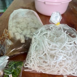 ก๋วยจั๊บแยกเส้นต้มเอง