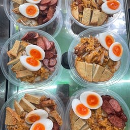 เฮียพง ข้าวหน้าหมูทอด ไก่ทอด อาหารตามสั่ง
