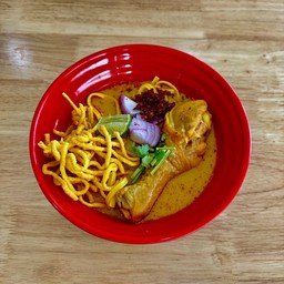 ข้าวซอยไก่ น่องไก่นุ่มๆ