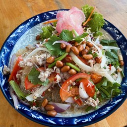 ยำวุ้นเส้นโบราณหมูสับ