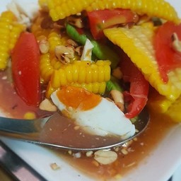 ตำข้าวโพดไข่เค็ม