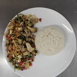 ข้าวหมูชิ้นคั่วพริกเกลือ