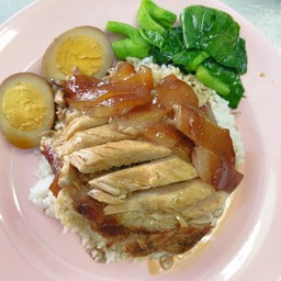 ข้าวขาหมู ใส่ไข่