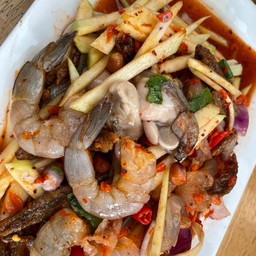 ยำมะม่วงกุ้งสด