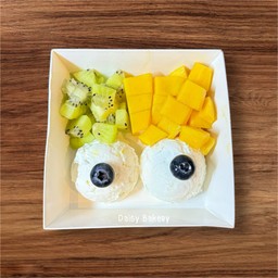 กรีกโยเกิร์ต 75g. + มะม่วงน้ำดอกไม้สุก + กีวี่ (ฟรีน้ำผึ้ง)