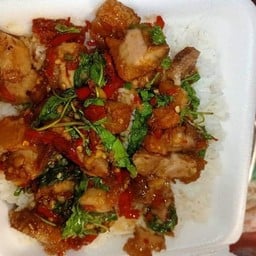กะเพราหมูกรอบ & จำหน่ายผักสด อาหารสด ซอยเนินพลับหวาน