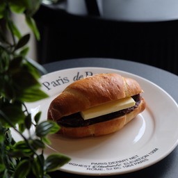 ชิโอะปังถั่วแดงเนย ( Shio Pan Red Beans Butter) 1 ชิ้น