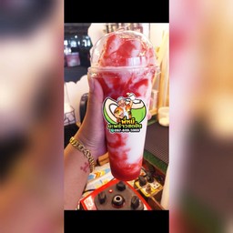 มะพร้าวปั่นนมสดสตอเบอรี่