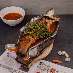 Fried Snakehead Fish in Sour Curry