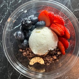 กรีกโยเกิร์ตสองใจ ผลไม้2อย่าง+ กราโนล่า diamond grain