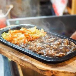 ข้าวเบคอนซอสพริกไทยดำ