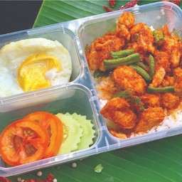 ข้าว+ไก่ผัดพริกแกง+ไข่ดาว