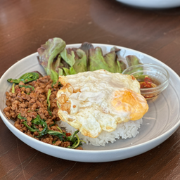 ข้าวกะเพราไข่