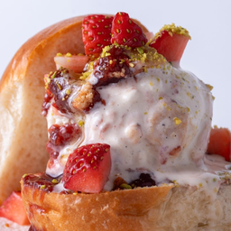 Strawberry short bread bun ice cream