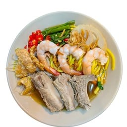 Singapore Pork Ribs and Shrimp Noodles ก๋วยเตี๋ยวซี่โครงหมู