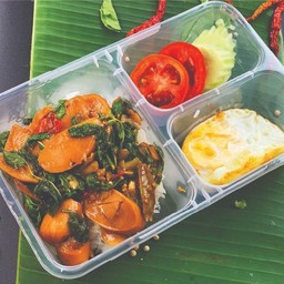 ข้าว+กะเพราไส้กรอก+ไข่ดาว