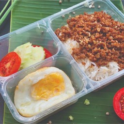 ข้าวราดหน้าหมูสับซีอิ๊ว+ไข่ดาว