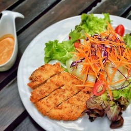 สลัดไก่ทอดกรอบ