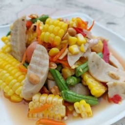 ตำข้าวโพดหมูยอปลาร้า